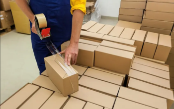 Se necesitando personal —hombres y mujeres