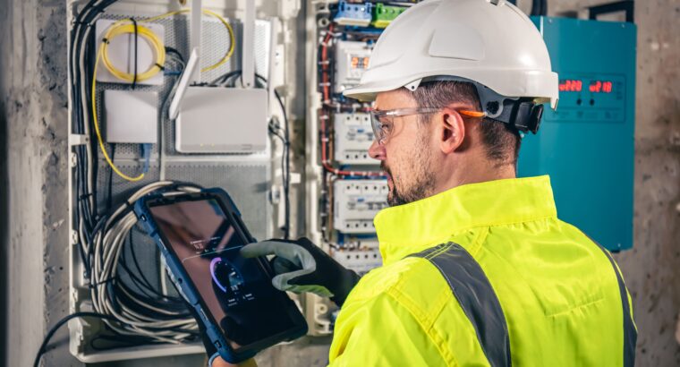 SE BUSCAN ELECTRICISTAS CON EXPERIENCIA